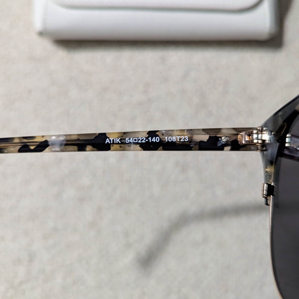 Covry Atik Cloud Tortoiseshell Sunglasses with Mirror-style Lenses - Picture 9 of 11